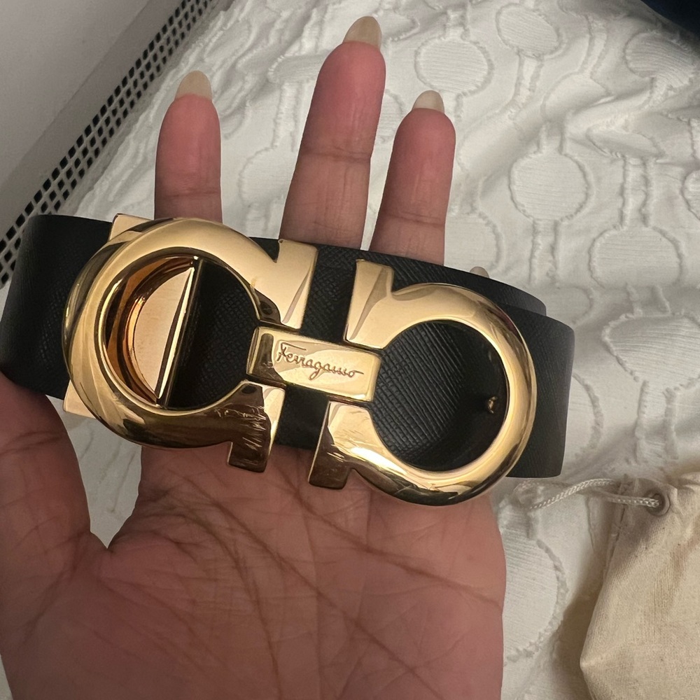Ferragamo woman’s belt, comes with dust bag